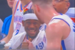 SGA&哈滕提前下班后握手嬉笑 前者3節(jié)打卡無緣31分 后者無緣30+20