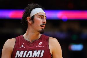 斯波：哈克斯無所畏懼 對手必須一個人甚至還有協(xié)防去限制他