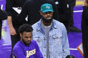 巴克利：詹姆斯是喬科后的聯(lián)盟第一人 不忍看他在職業(yè)暮年掙扎