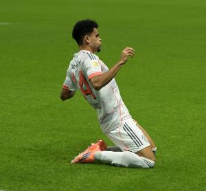 7000萬(wàn)真不貴！迪亞斯對(duì)巴黎雙響+今晚神仙球，賽季17場(chǎng)11球5助！