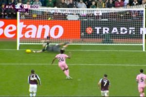 維拉守護(hù)神！羅杰斯手球送點(diǎn)，大馬丁撲出塞梅尼奧點(diǎn)球！