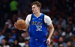 很滯澀！弗拉格全場(chǎng)15投6中 得到12分6板6助2斷另有4失誤