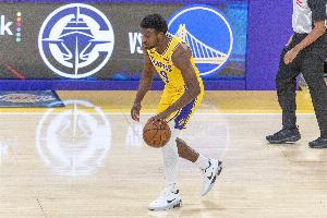 很堅決！布朗尼持球突破 對抗防守滯空高難度中投命中