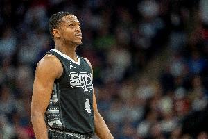 馬刺背靠背戰(zhàn)鵜鶘 ?？怂故仔?索漢&奧利尼克&科內特出戰(zhàn)成疑