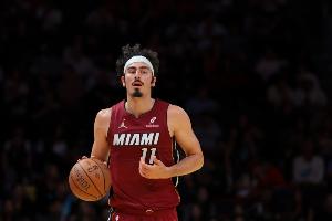 活力十足！哈克斯15中6貢獻(xiàn)14分12板7助 正負(fù)值+8