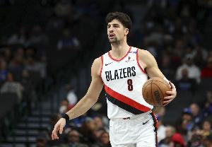 盡力了！阿夫迪亞21中12空砍33分11板8助1帽 正負(fù)值+24