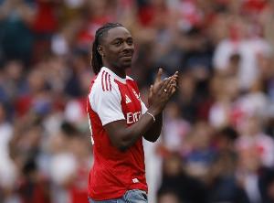 埃澤：我們?nèi)晕痪影袷字恍璞３掷潇o 塔帥在中場休息基本沒做調(diào)整