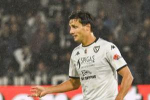 發(fā)生意外??斯佩齊亞球迷不小心從看臺跌入溝渠 被送往ICU治療