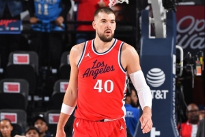 我拼了你們呢？祖巴茨上半場5中4得9分8板1助 快船落后14分