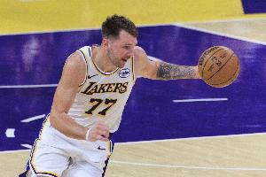 帕森斯：在保持頂級進攻的同時 東契奇展現(xiàn)了自己在防守端的蛻變