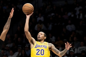 手感冰涼！小尼克-史密斯8投僅1中拿到3分 三分4中1