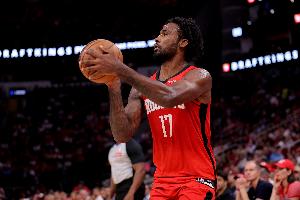 伊森57.9%三分命中率第一！至少出手30次三分 9人命中率超五成