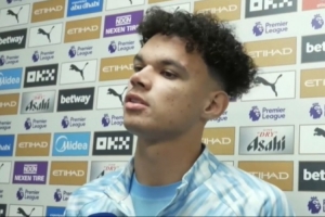 奧賴?yán)何粗贫ㄔ煸轿粦?zhàn)術(shù)但薩拉赫就是越位了，我研究了他的踢法