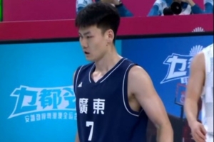 最強二輪秀！王睿澤半場6中5準(zhǔn)度拉滿 拿下13分3籃板1搶斷