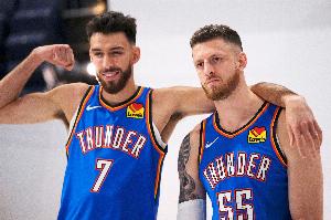 雙塔連線！哈滕送拋傳 切特接球籃下暴起雙手扣籃