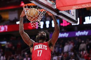 流暢！杜蘭特吸引包夾分球亞當斯 后者妙傳助攻伊森輕松上籃得手