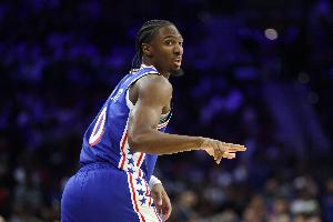 76人出品！馬克西開(kāi)季前10場(chǎng)10次單場(chǎng)25分5助 歷史唯二比肩艾弗森