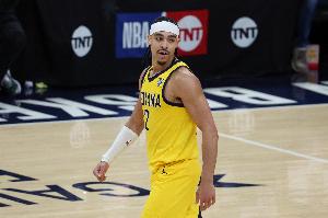 手感冰冷！內(nèi)姆哈德半場9投1中&三分6中0 得到4分1板5助2斷