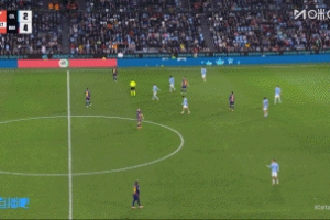 補(bǔ)時(shí)染紅！德容踩到阿斯帕斯，兩黃變一紅被罰下場(chǎng)，巴薩10人作戰(zhàn)