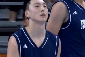 突破犀利！胡明軒半場9中6拿到兩隊最高14分外加1板3助