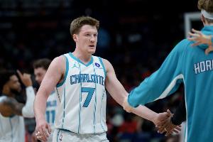 這新秀啥都會(huì)??！4號(hào)秀克尼佩爾戰(zhàn)湖人上半場(chǎng)砍下13+6+5