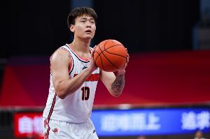 手感突然就用完了！趙睿5中5后7投全丟 全場(chǎng)得到15分3板4助3斷！