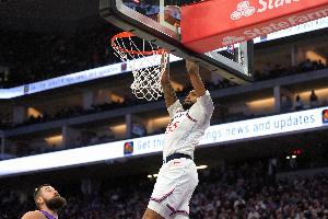 填滿數(shù)據(jù)欄！小德里克·瓊斯8中3得到11分2板2助1斷1帽