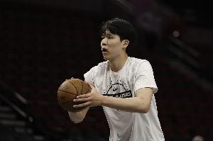 連續(xù)5場(chǎng)未出場(chǎng)！媒體人：楊瀚森沒被下放 還是要耐住性子等待機(jī)會(huì)