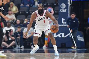 哎我球呢？里薩謝突破欲出手 哈登精準下手“帽”出界外