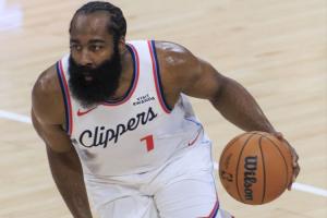 來了??哈登拿到第10板達成個人本賽季首次三雙 生涯第81次！