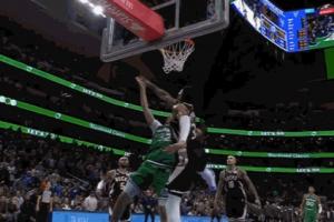 少年腰挺好！弗拉格轉(zhuǎn)身過(guò)人 空中對(duì)抗字母哥上籃打進(jìn)反超