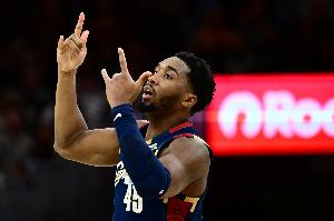 神仙打架！米切爾28中10空砍28分15板8助1斷 神仙準(zhǔn)絕平三分