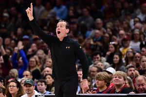 看得生氣！阿特金森暴怒沖進(jìn)場連吃兩T遭驅(qū)逐