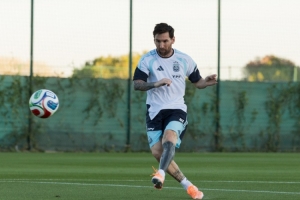 梅西出鏡！阿根廷國(guó)家隊(duì)官推曬照：全隊(duì)已抵達(dá)西班牙阿利坎特集訓(xùn)