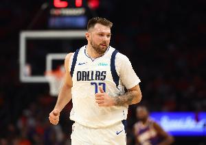 記者：某獨(dú)行俠高管認(rèn)為東契奇對待總決賽失利不如詹科那般嚴(yán)肅