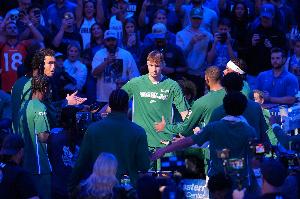 誰？獨(dú)行俠主場氛圍低迷 一名球員甚至抱怨球迷不想讓他們贏球