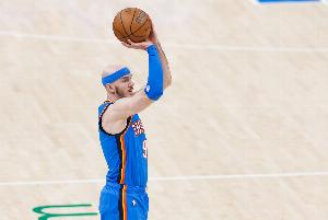 很高效！卡魯索半場5中3拿到8分2板 杰林·威廉姆斯3中3貢獻9分