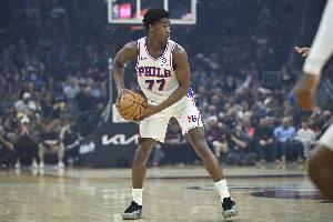 撞新秀墻了？埃奇庫姆半場7投1中僅得到3分