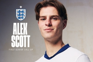 斯科特：六年前甚至不確定能否成職業(yè)球員 每個(gè)人都?jí)粝胩呤澜绫? >
                                        </div>
                                    </div>
                                                                        <div   id=