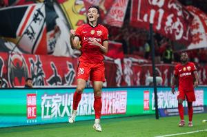 足球周刊：三度入選國足但無緣A級賽首秀，劉若釩期待為國出戰(zhàn)