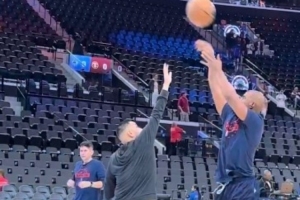 小吧直擊|老將保羅罕見出來場上熱身 此前已經(jīng)連續(xù)兩場被DNP