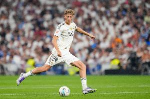 赫伊森：人們對(duì)亞馬爾和維尼修斯太苛刻了 我只專注足球沒(méi)有女友