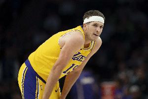 不在狀態(tài)！里夫斯12投僅4中拿到13分5板 三分5中0&有5失誤