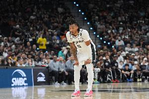 危險信號！庫里過掉文班亞馬 卡斯爾補防領(lǐng)個人第四犯