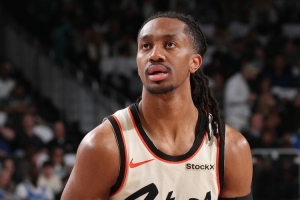 兩雙到手！詹金斯出場40分鐘19中9拿到18分12助攻 另有4板2斷