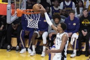 馬刺首發(fā)：?？怂?、卡斯?fàn)?、瓦塞爾、哈里森·巴恩斯、文班亞馬