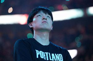 ??什么時候是個頭？楊瀚森枯坐板凳席 連續(xù)第6場被DNP了……