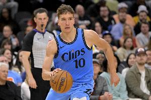 再獲機(jī)會(huì)表現(xiàn)可以！博格丹8中4拿11分6助攻 正負(fù)值+10全隊(duì)最高