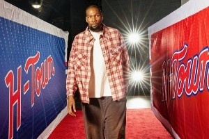 火箭眾將紅毯秀：杜蘭特程序員風(fēng) 申京牛仔套裝 小賈巴里花里胡哨