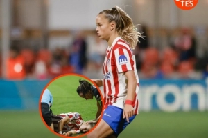 馬競(jìng)女足球員梅迪納頭部被膝蓋撞擊一度失去意識(shí)，目前已脫離危險(xiǎn)